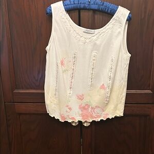 Sag Harbor Cream Floral Tank Top great condition